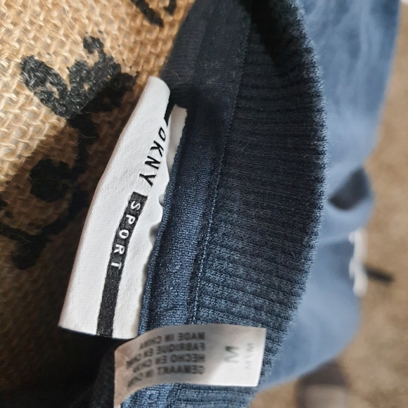 Women's DKNY Sport Velour Boxy Pull Over MED - Picture 2 of 4